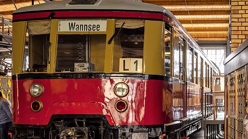 Der S-Bahn-Wagen 276 035 in der Dauerausstellung