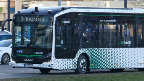 Der BeIntelli Erklärbus am IQZ Berlin