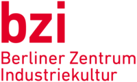 Logo des Berliner Zentrum Industriekultur bzi. Rote Buchstaben "bzi" und darunter der rote Schriftzug "Berliner Zentrum Industriekultur"auf weiß.