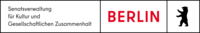 Logo der Berliner "Senatsverwaltung für Kultur und Gesellschaftlichen Zusammenhalt", links der Titel der Senatsverwaltung, rechts der rote Schriftzug "Berlin" und ein schwarzer Berliner Bär.