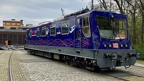 Das Blaue Technologieträgerfahrzeug 707 im Museumspark