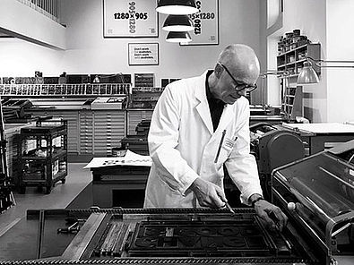 Spiekermann in der Druckwerkstatt