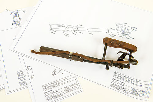 The control column of a D. VIII fighter aircraft from the Pfalz Aircraft Factory can be seen on the displayed technical drawing. The aircraft control column next to it served as the model. It was removed from the museum's D VIII aircraft for the purpose of restoration and measurement. 