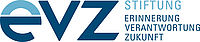 Logo der Stiftung "Erinnerung, Verantwortung und Zukunft". Man liest "evz" in blauen Buchstaben, "Stiftung" ebenfalls in blau, darunter "Erinnerung, Verantwortung und Zukunft" in schwarz.